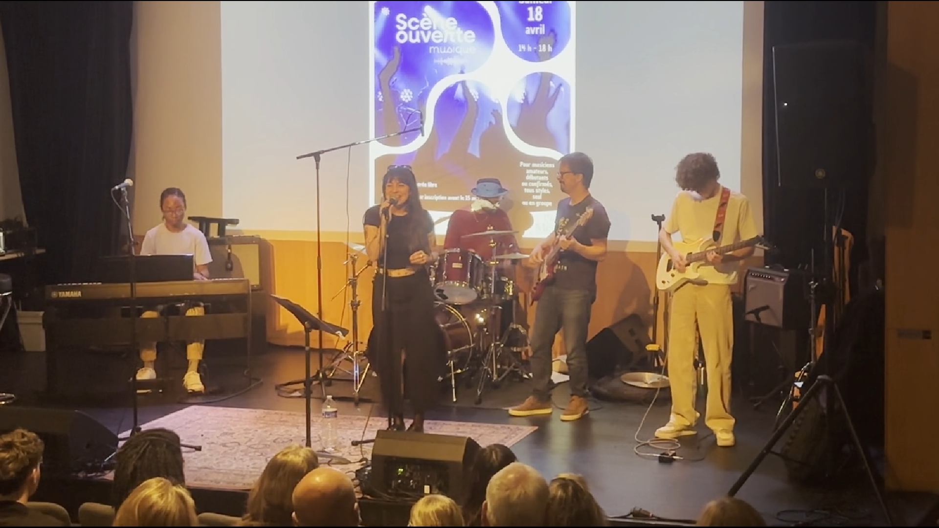 Extrait vidéos de la chanson This love